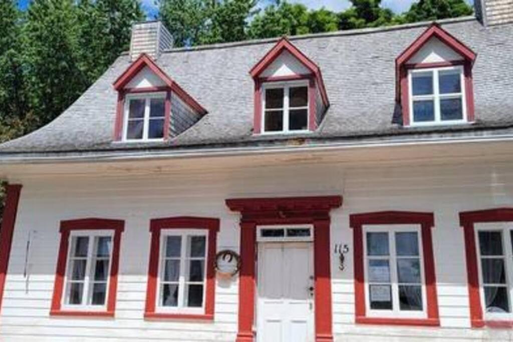 Om Chalet 1 Avec Spa Face Au Fleuve Saint-Jean Luaran gambar